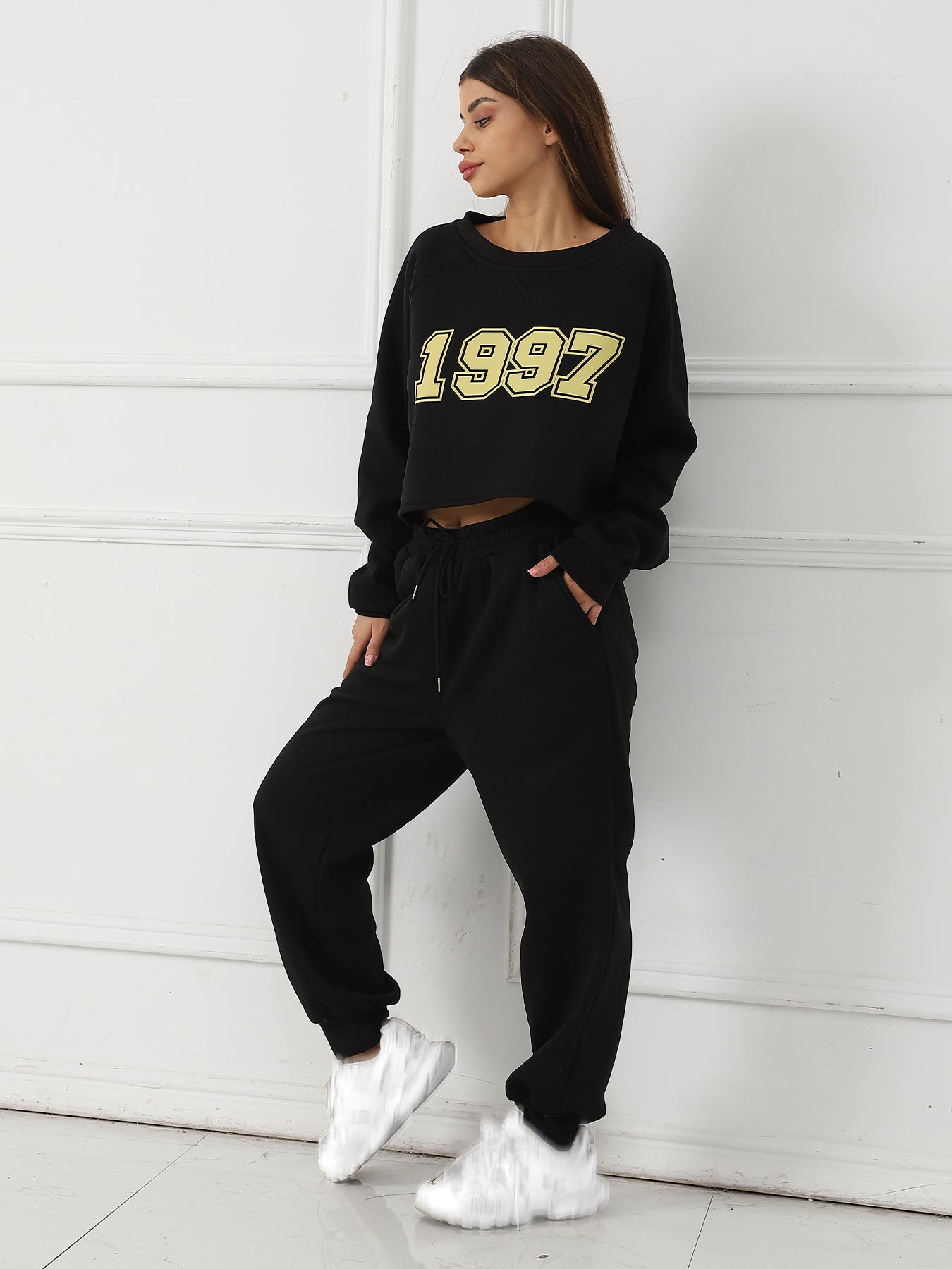 Women’s Long-Sleeve Hoodie Set – Matching Sweatshirt & Jogger Lounge Set